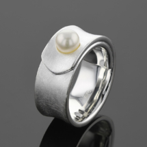 Silver and pearl designs made in Mauritius