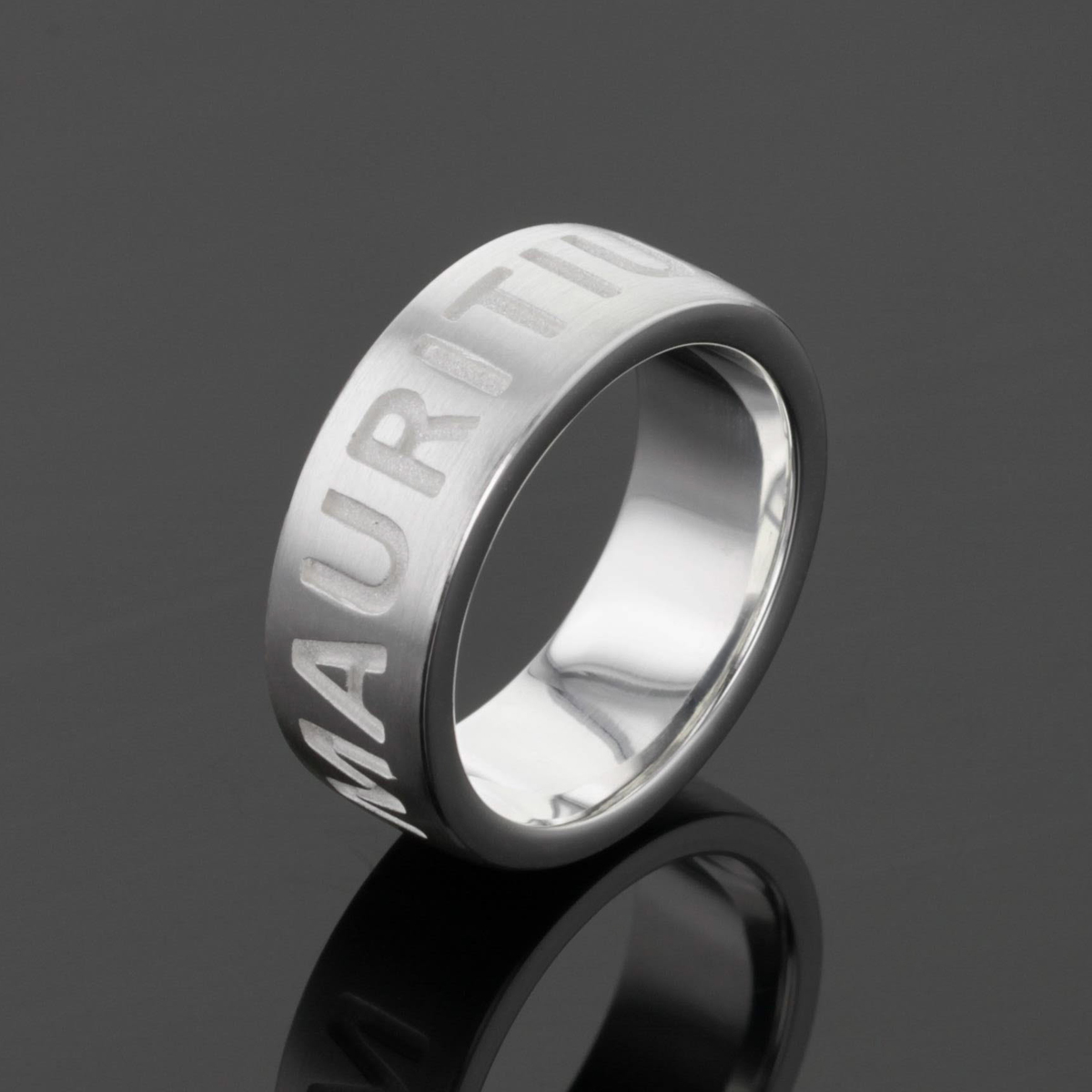 Silver Mauritius souvenir ring
