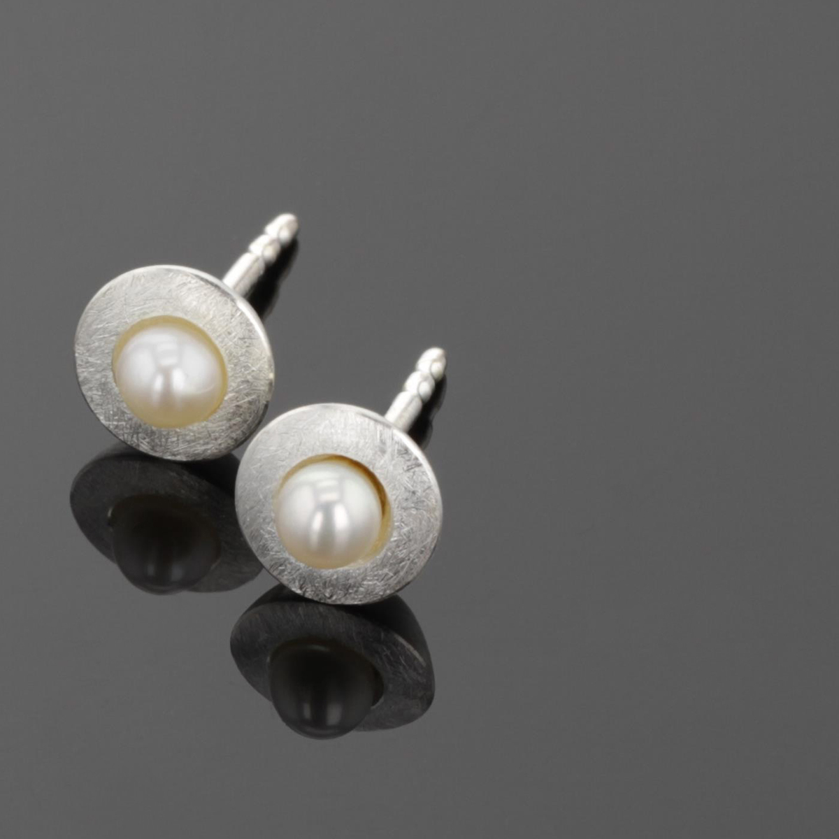 Pearl earrings Mauritius