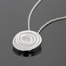 Silver swirl pendant