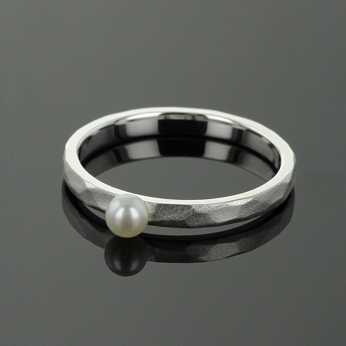 Delicate pearl rings Mauritius