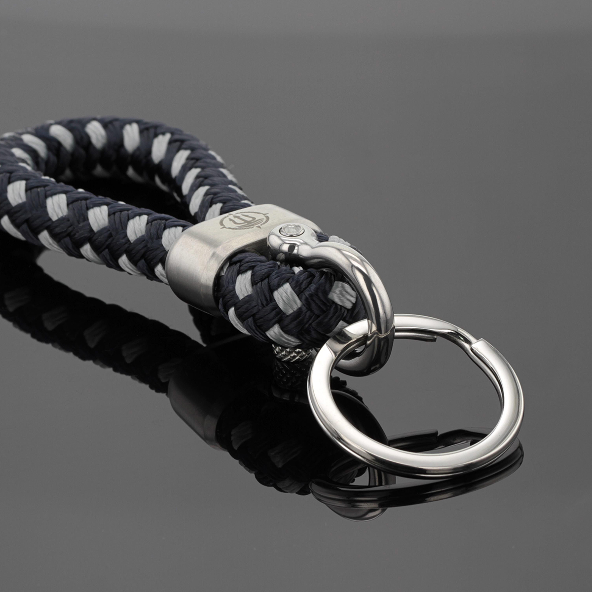Keychain made of marine rope in a checkered white-navy blue colour with stainless steel.