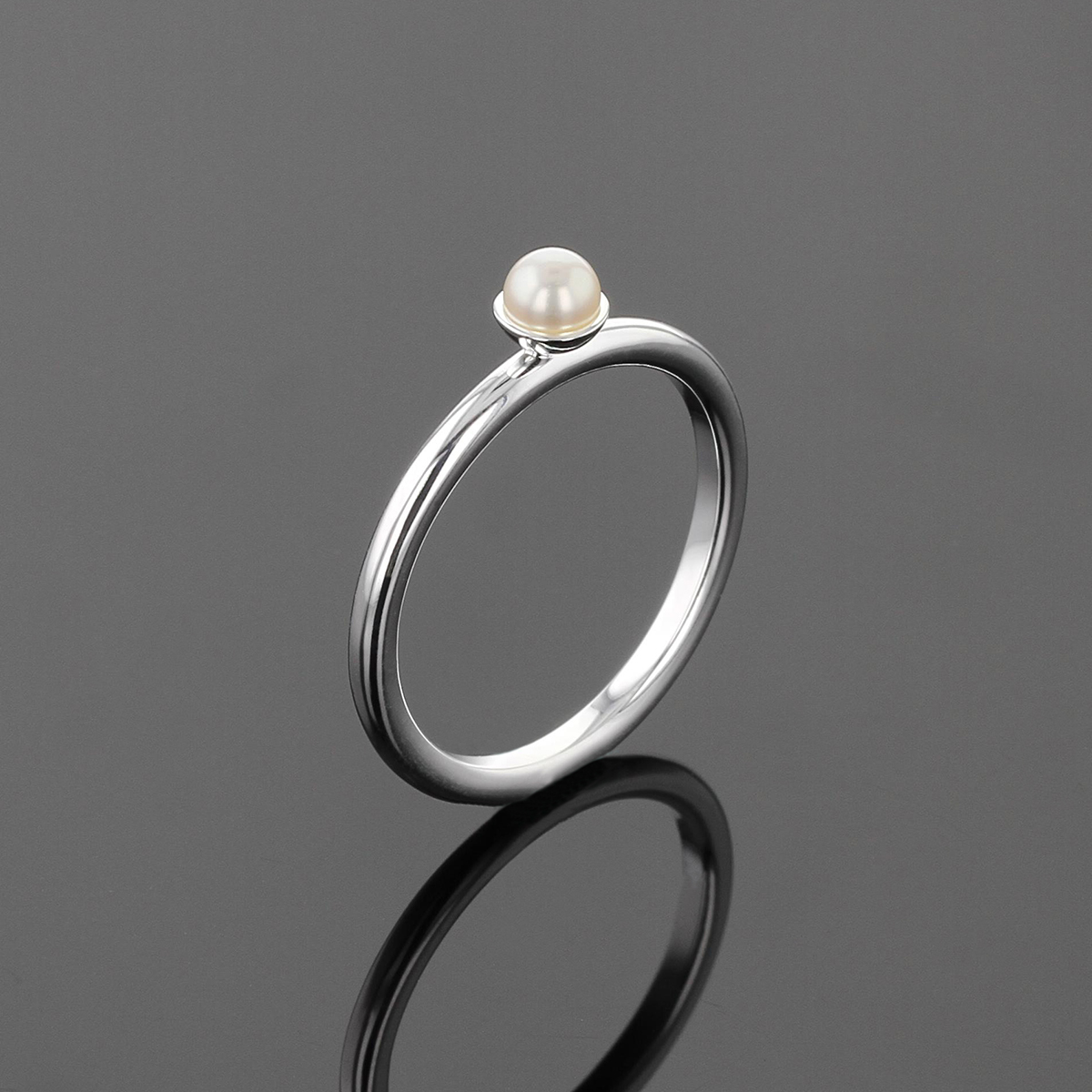 Sterling silver ring in a polished finish with a freshwater pearl