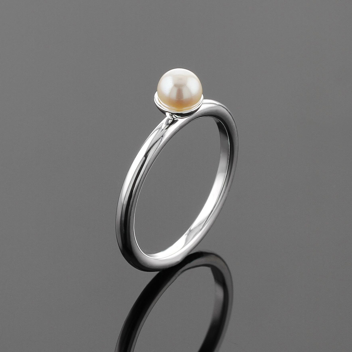 Sterling silver ring in a polished finish with a freshwater pearl