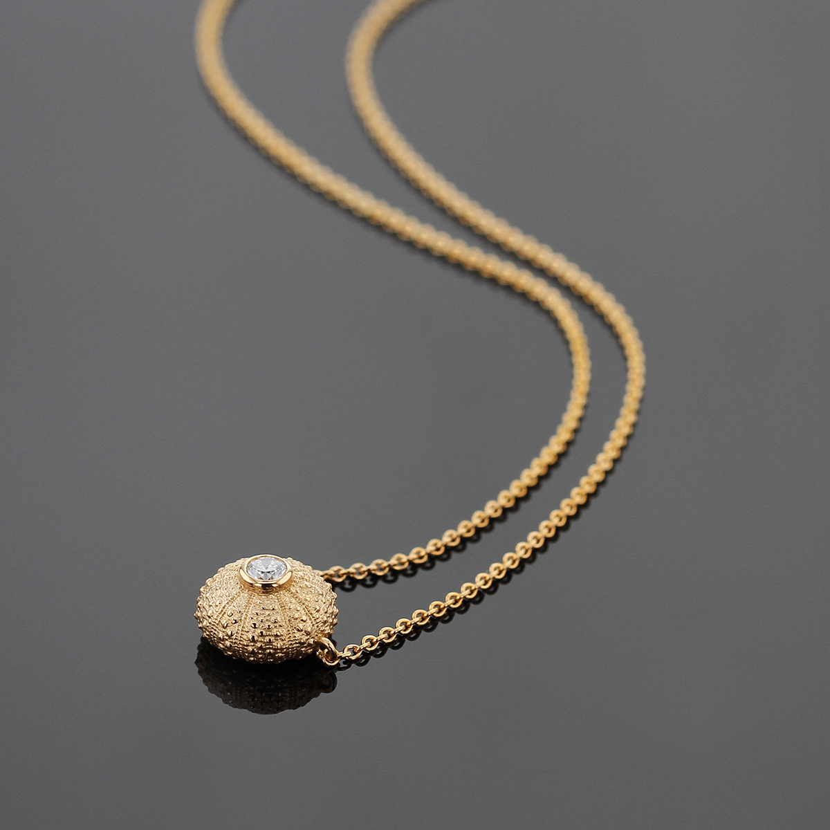 Rose gold sea urchin collier with a center diamond