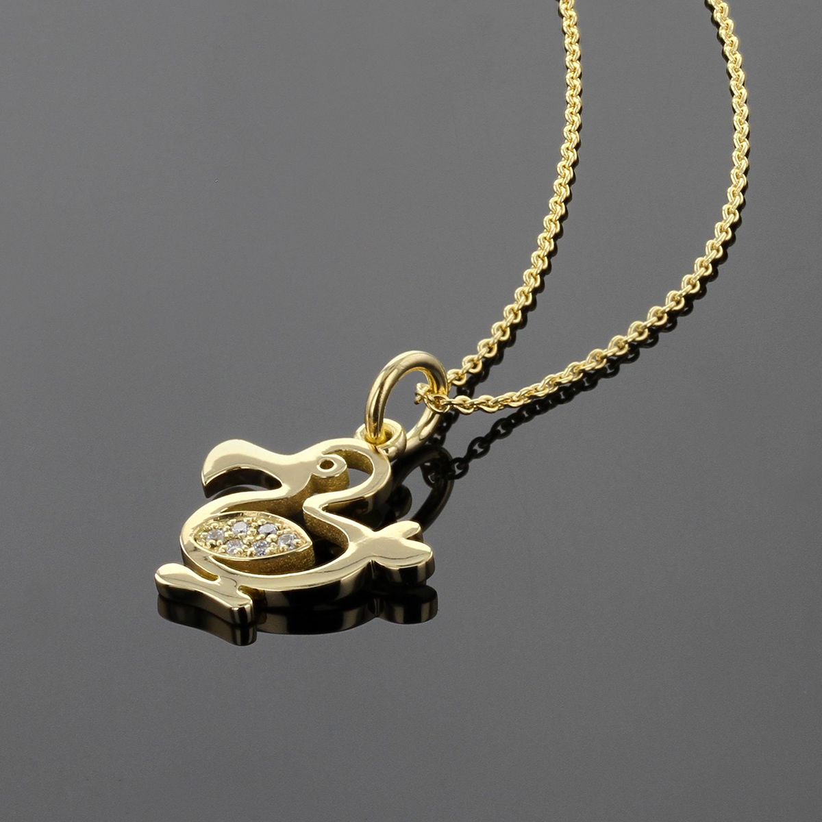 Dodo pendant in polished yellow gold with diamonds set in its wings