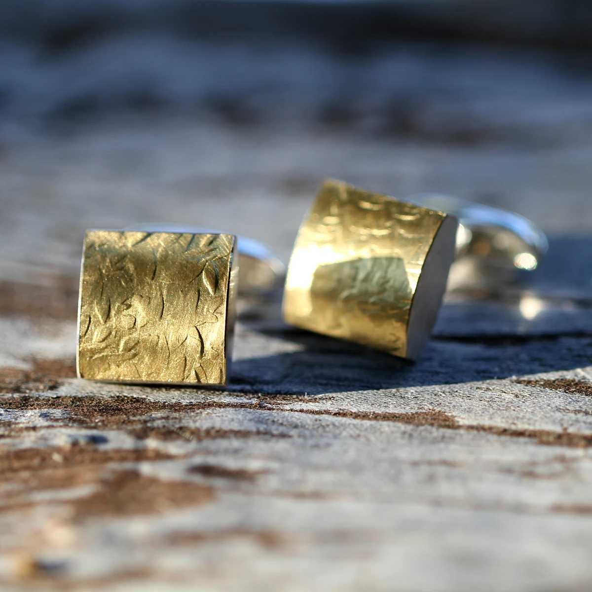 Square cufflinks in silver with a gold sheet