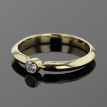 9ct gold &amp; diamond ring