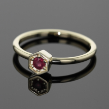 9ct yellow gold ring with Ruby