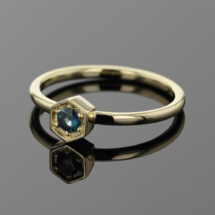 9ct yellow gold ring with Tanzanite