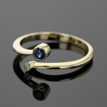 9ct gold ring with Tanzanite &amp; diamond