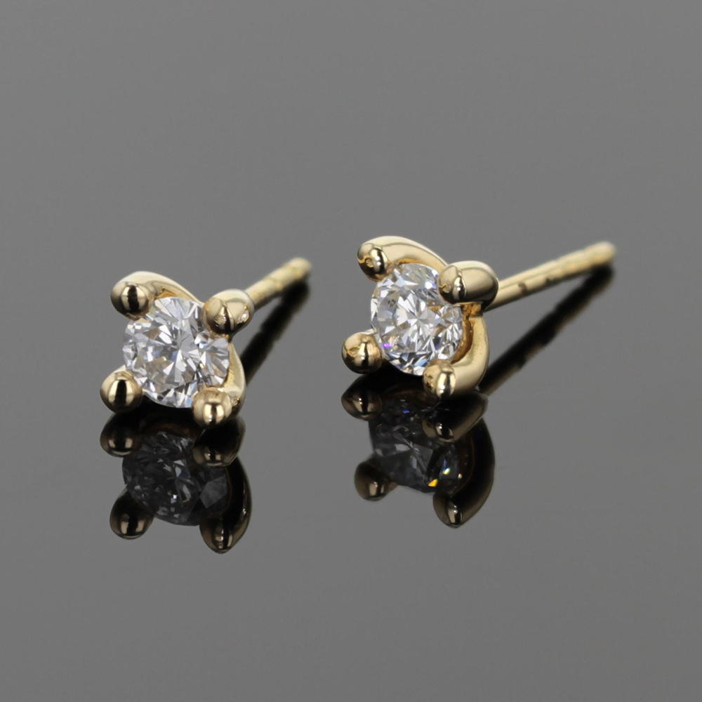 Yellow gold studs with lab grown diamonds