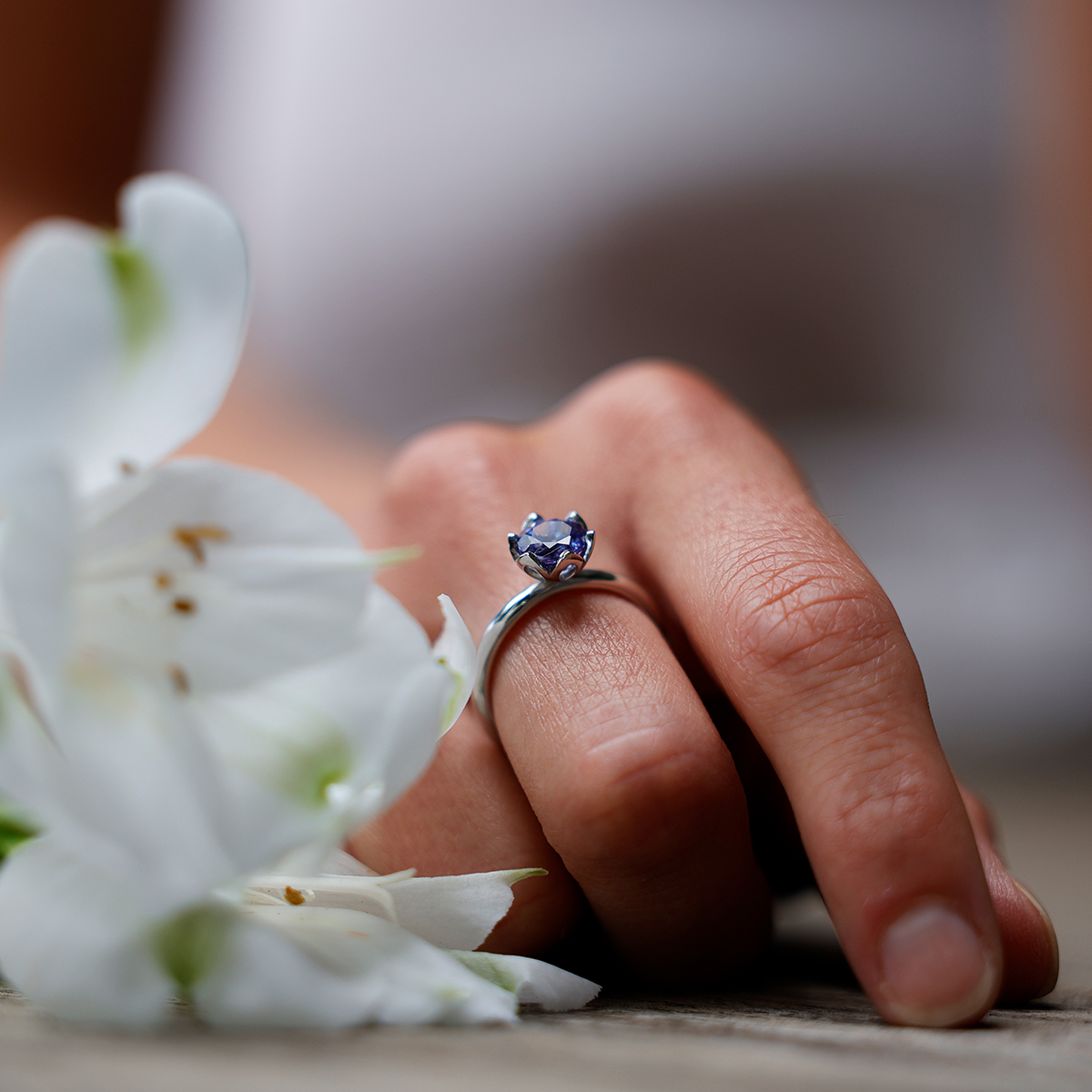 18ct white gold and Tanzanite ring