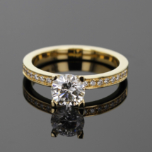 18ct yellow gold and 1ct lab diamond engagement ring