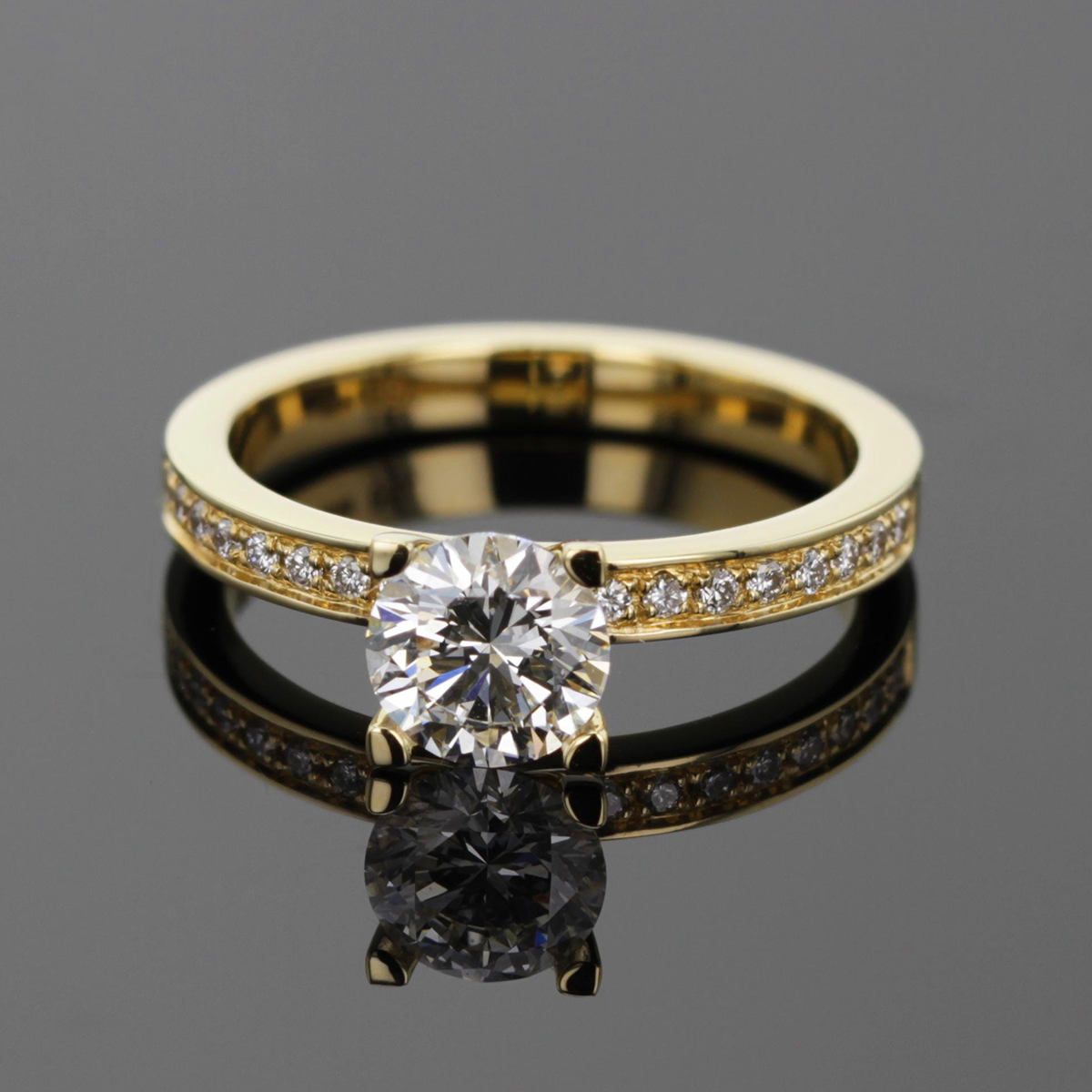 18ct yellow gold and 1ct lab diamond engagement ring