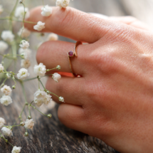 9ct gold ring with a Ruby