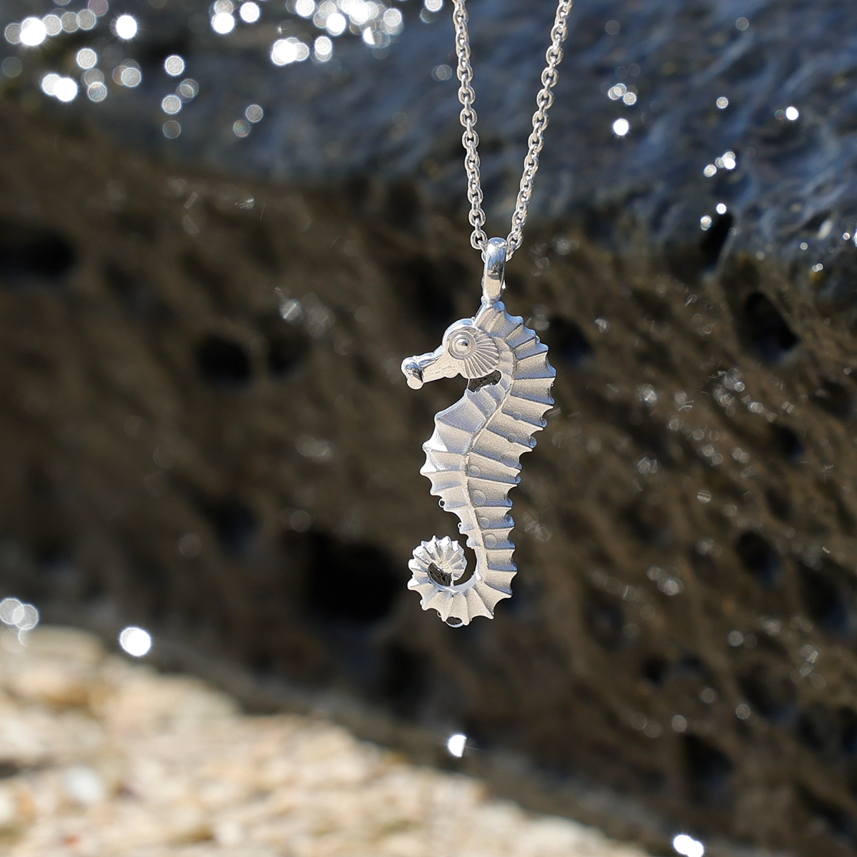 Seahorse pendant in sterling silver
